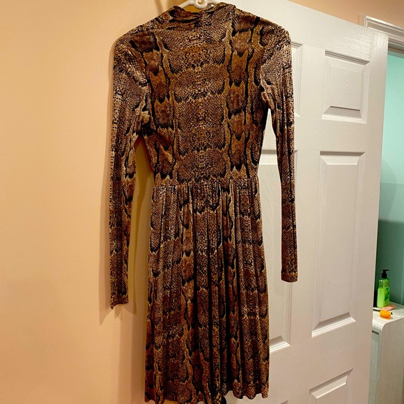 XS Below the knee snakeskin print dress from H&M - Picture 4 of 5